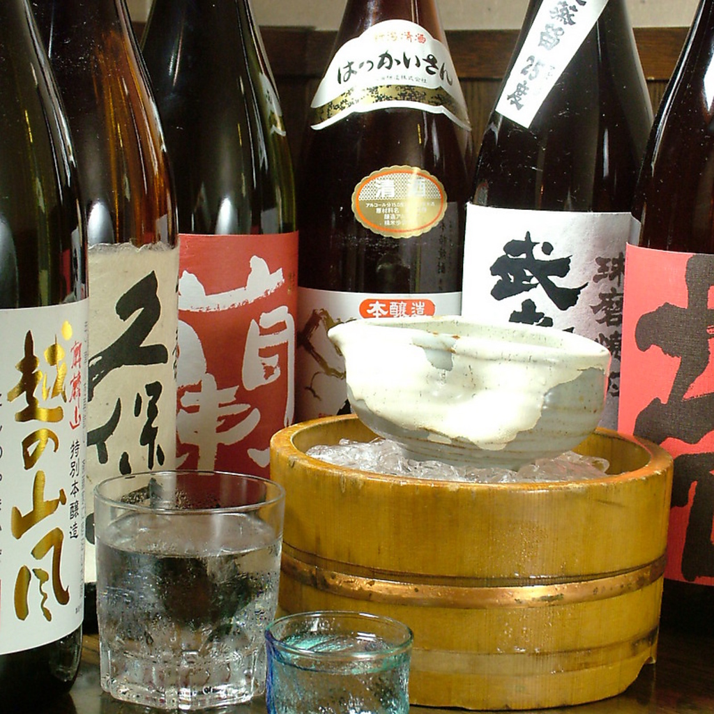 品揃えにこだわった充実のラインナップ。焼酎も日本酒も、はなの舞オリジナルボトルがオススメ！