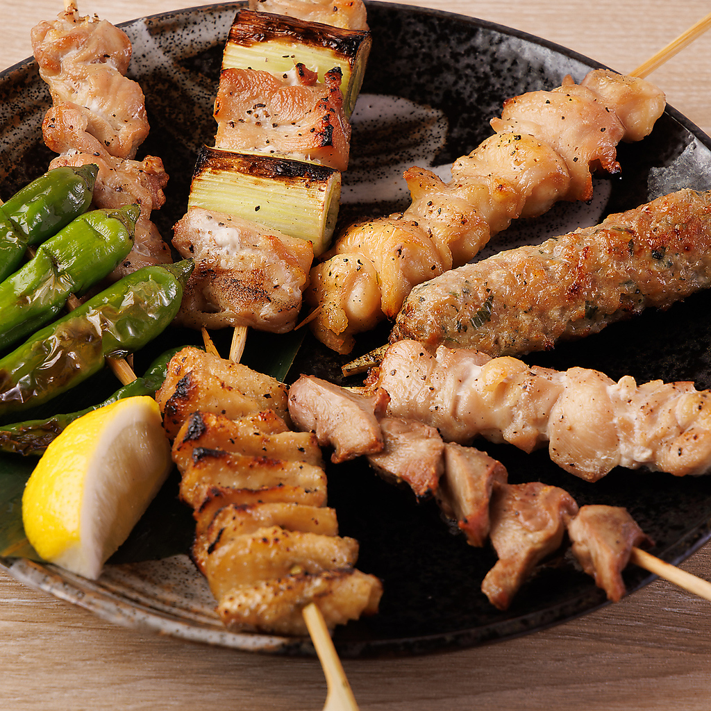 国産ブランド鶏を使用してバラエティーに富んだ串焼きは食べ進めることにお酒もドンドン進みます♪