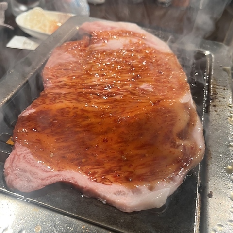 高畑駅近く、新鮮お肉とホルモンが自慢の焼肉店。伝統の味がお値打ちに楽しめます！