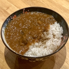 〆の自家製煮込み牛タンカレー黒七味