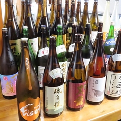 常時１１種類以上の種類豊富な日本酒。