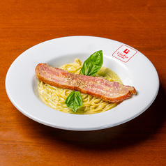 山本さん家のベーコンとバジルのカルボナーラ