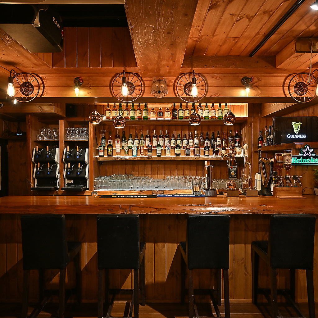 世界のビールと香ばしい肉料理を楽しむ大人のビアバー