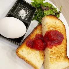 毎日出来立て自家製パン。