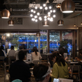店内テーブル席は、ゆったりとテーブルを配置しています。開放感のある店内でお食事頂けます♪