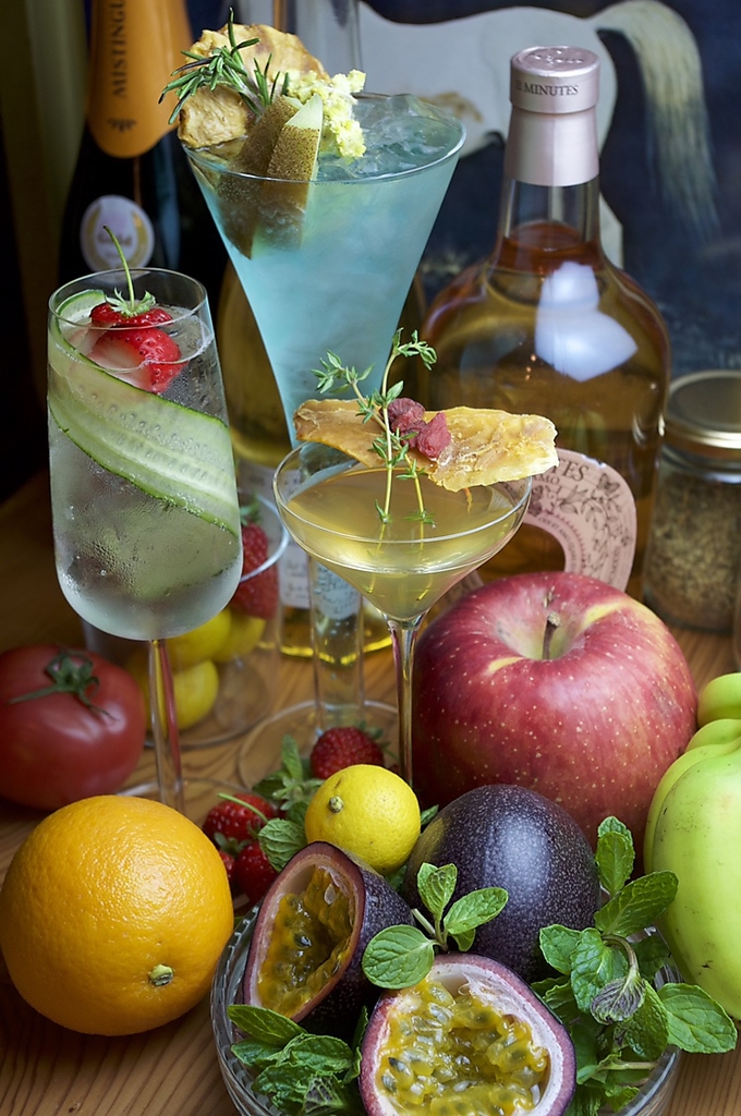 ドリンクは100種類を超える贅沢な品揃え☆飲みたいカクテルなどお気軽にご相談ください。