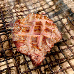 牛タンの炭火焼きは外はカリっと香ばしく、中はジューシーに仕上がります◎是非日本酒と一緒に♪
