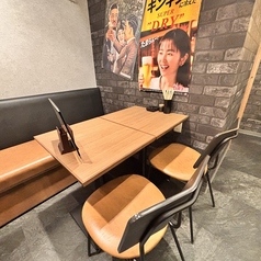 落ち着くテーブル席は4卓完備！