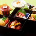 和食を極めた職人による、季節の旬の素材をふんだんに使用した極上の上方料理をご提供いたします。