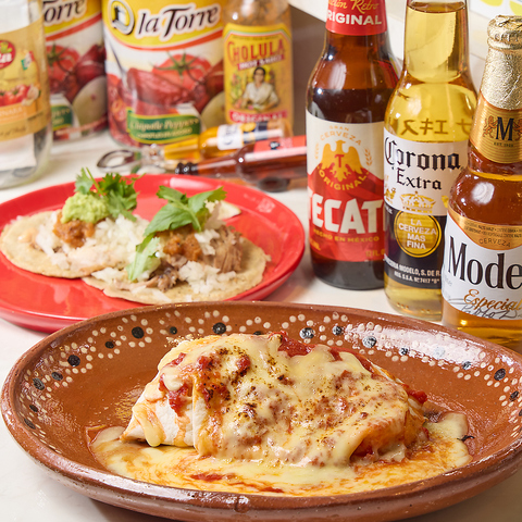 自慢のタコスは必食！スパイシーなメキシコ料理と陽気な空間で今夜も乾杯だ！