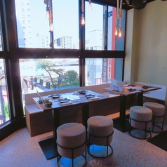 様々な人数で使い分けやすいテーブル席を、全7卓ご用意しております。複数卓一緒にご利用可能なお席もあるので、様々なシーンでお使いいただけます。