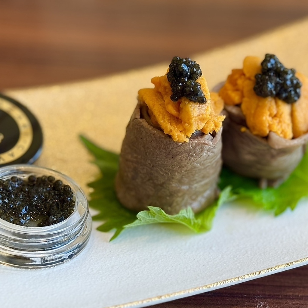 黒毛和牛に雲丹とキャビアを添えた、濃厚な旨味の三重奏を、特別な日の一品としてお楽しみください◎