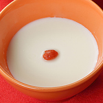 〆はやっぱり！しっとりクリーミーでコクのある『手作り杏仁豆腐』