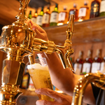 世界のビールと香ばしい肉料理を楽しむ大人のビアバー