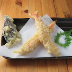 おすすめの代表天ぷら。巨大海老天【大蛇】。ぷりぷりの海老を是非ご賞味ください。