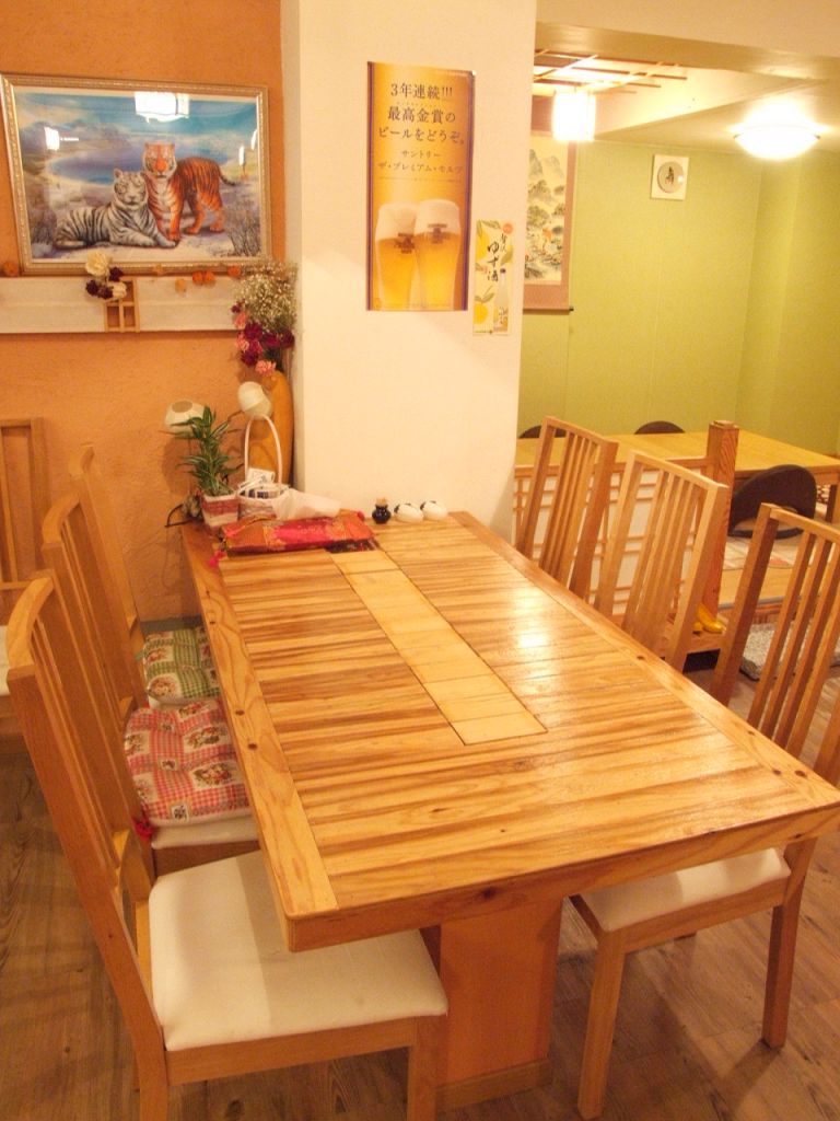 木のぬくもりがあたたかい店内！アットホームで、ほんわかした気持ちで過ごせますよ♪