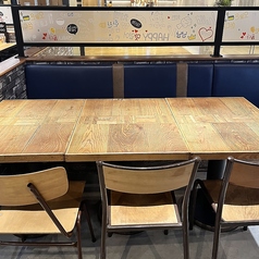 NENE CHICKEN&JIJIMI GO 三宮OPA2店の雰囲気3