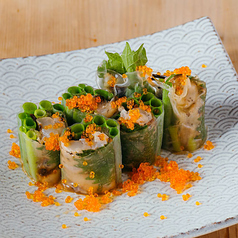 ふぐ刺身と梅昆布の生春巻き