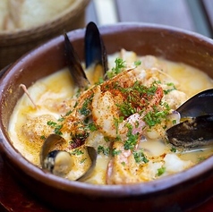 ウニと魚介の白アヒージョ