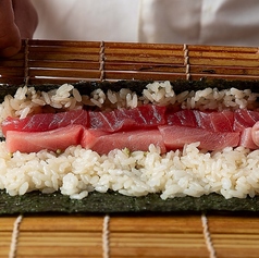 仕入れからこだわるマグロを、多彩な料理で堪能の写真