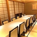 廊下の先には様々なシーンに合った完全個室を用意。特別なおもてなしにもお任せ下さい。