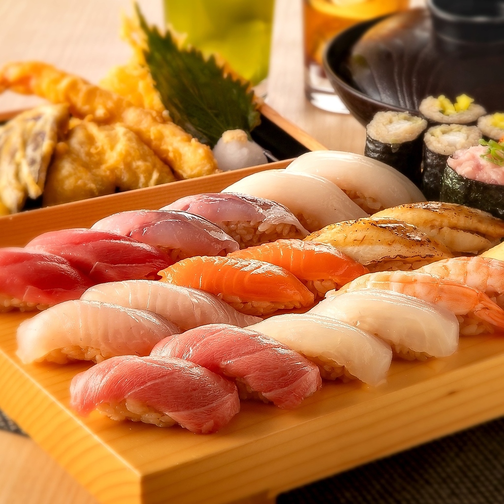 博多駅すぐ！！80種以上の鮨や天ぷらなど食べ放題の『鮨やハレの日』
