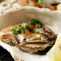料理メニュー写真 殻付き牡蠣焼