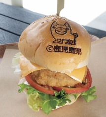 奄美島豚あかりんとんコロッケバーガーの写真
