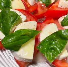 トマトとモッツァレラのカプレーゼ