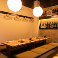 最大16名様まで対応可能な掘りごたつ席は、仕切りを外せば一体感のあるご宴会に最適です。足を伸ばしてゆったりとお寛ぎいただけるため、大人数の歓送迎会や会社のお集まり、ご家族三世代でのご利用にもおすすめです。
