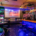 本場韓国の居酒屋（ポチャ）をリアルに再現したフロアは、人数に合わせたレイアウト変更が可能です。テーブル席を近くに合わせることで、10名様でのプライベートな宴会から、20名様でのまとまった大人数パーティーまでしっかりとスペースを確保いたします。