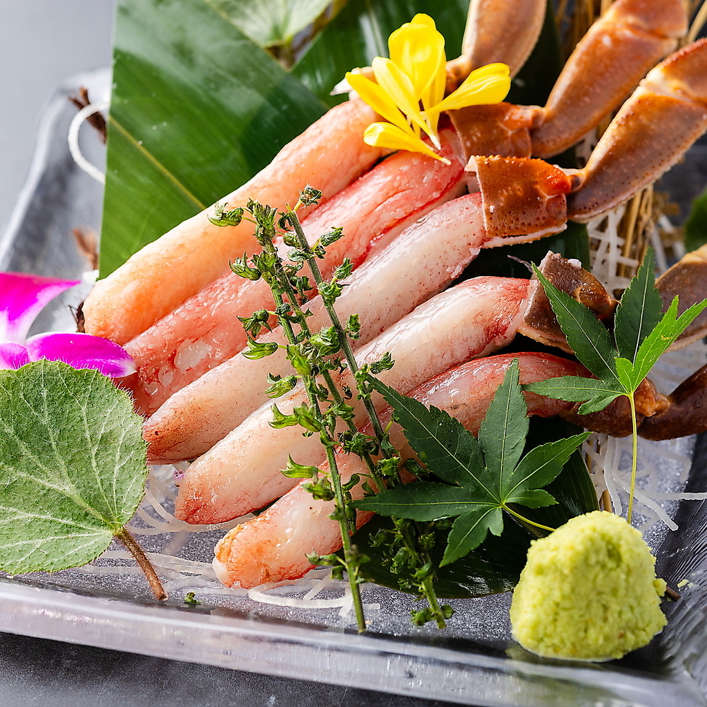 繊細で上品な甘みが魅力のずわい蟹を、鮮度そのままお造りでご提供