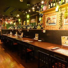 広々とした店内にはこだわりのインテリアが◎