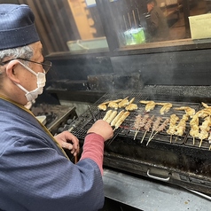 親子代々続く老舗焼き鳥店！1本1本丁寧に焼き上げ