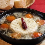 新メニューー！！カマンベールとトマトは間違えないの組み合わせ！