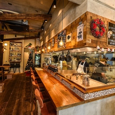 お一人様も大歓迎◎お仕事終わりのサク飲み・休日の晩酌にもイチオシなカウンター席。注ぎたての生ビールは極上の喉越し♪大人の隠れ家で、日頃のご褒美をご堪能ください♪