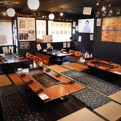 お座敷。禁煙席。大画面テレビ放映中