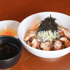 黒紅そば　鶏　（太麺　温出汁）