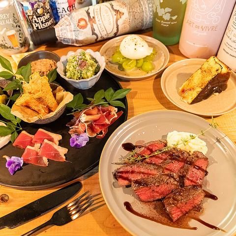 落ち着いた雰囲気の店内で、厳選食材を使用した料理がお楽しみいただけます。