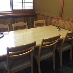 ランチ利用や友人との飲み会に♪テーブル席もございます。