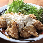 チキン南蛮などごはんにもお酒にもぴったりな一品料理を豊富に揃えています。ぜひお楽しみください！