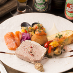 大手町ZION　一押しメニュー１タパス盛合せ★ 艶やかな盛り付けが食欲をそそります♪