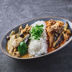 【ランチ限定】あいがけカレー グリーンカレー/マッサンorレッドカレー(週替わり)