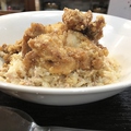 料理メニュー写真 シーチキンマヨご飯（唐揚げ付き）