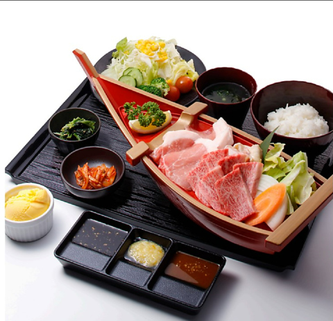  肉と焼酎のふるさと都城の玄関口らしく　宮崎県産・都城産のお肉を堪能できます。
