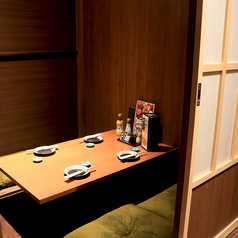 少人数でも個室でゆったり♪宴会・飲み会に。個室席なのでプライベート感たっぷり。くつろぎながら海鮮を楽しめる居酒屋。