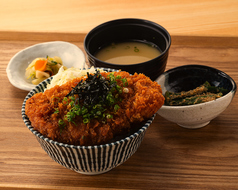 低温熟成ポークの特製タレカツ丼