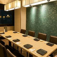 4名様～6名様までご利用可能なプライベート個室！接待やイベントなどにおすすめです。※写真はイメージです。