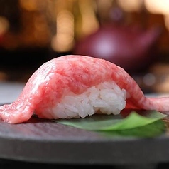 至福の口どけ♪神戸牛の希少部位を使用「中トロ寿司」◎の写真