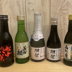 【飲みきりボトルの日本酒も豊富に品揃え◎】